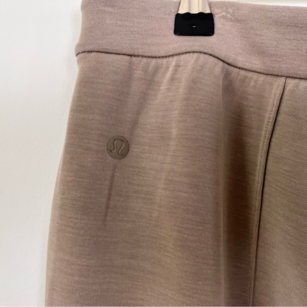 Lululemon Softstreme Classic-Fit High-Rise Joggers Warm Ash Grey Size Large - Picture 6 of 16